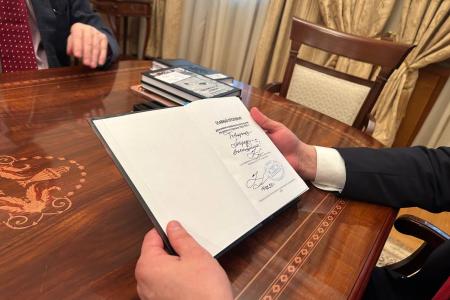 Сенатор Айрат Гибатдинов посетил Московский гуманитарный университет