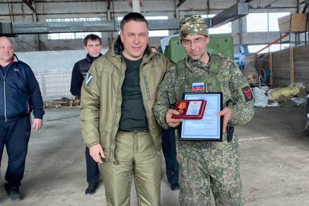 Член ЦК КПРФ, сенатор РФ А. Гибатдинов поздравил военнослужащих с Днем Защитника Отечества