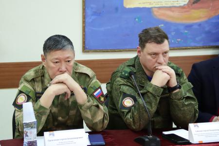 Лидер якутских коммунистов Виктор Губарев с народными депутатами принял участие в работе «круглого стола» молодежного клуба «С чего начинается Родина»