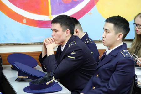 Лидер якутских коммунистов Виктор Губарев с народными депутатами принял участие в работе «круглого стола» молодежного клуба «С чего начинается Родина»