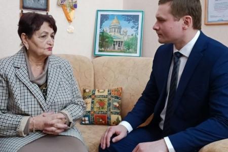 Глава Хакасии Валентин Коновалов встретился с жителями ЛНР