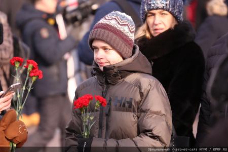 Под Красным Знаменем Сталинграда – к новым победам!