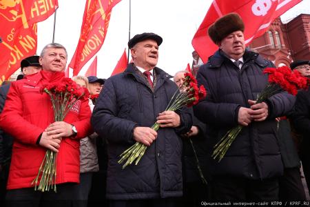 Под Красным Знаменем Сталинграда – к новым победам!