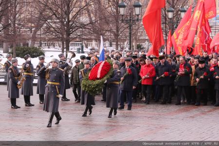 Под Красным Знаменем Сталинграда – к новым победам!
