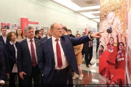 "Летопись тридцатилетней истории КПРФ". Публицист Галина Платова об открывшейся в Госдуме выставке