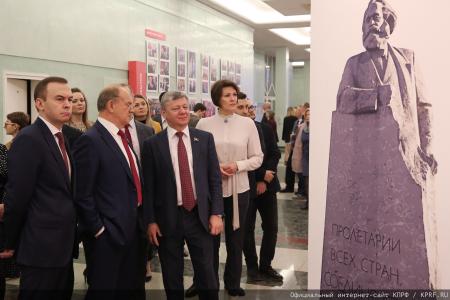 "Летопись тридцатилетней истории КПРФ". Публицист Галина Платова об открывшейся в Госдуме выставке