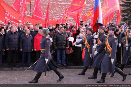 Под Красным Знаменем Сталинграда – к новым победам!