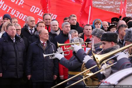 Под Красным Знаменем Сталинграда – к новым победам!