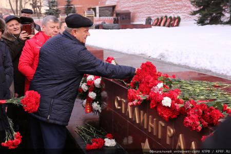 Под Красным Знаменем Сталинграда – к новым победам!
