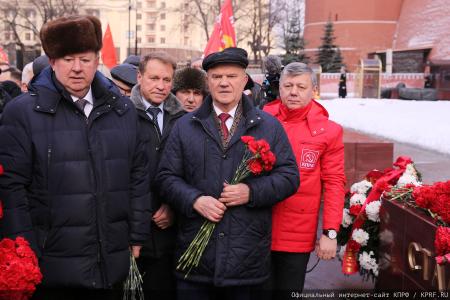 Под Красным Знаменем Сталинграда – к новым победам!