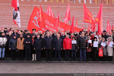 Под Красным Знаменем Сталинграда – к новым победам!