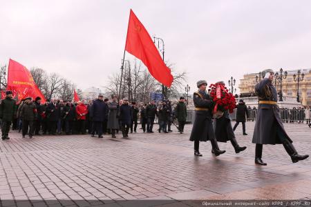 Под Красным Знаменем Сталинграда – к новым победам!