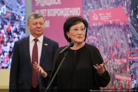 "Летопись тридцатилетней истории КПРФ". Публицист Галина Платова об открывшейся в Госдуме выставке