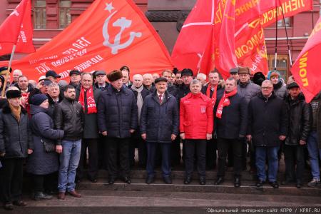 Под Красным Знаменем Сталинграда – к новым победам!