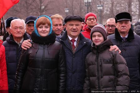 Под Красным Знаменем Сталинграда – к новым победам!