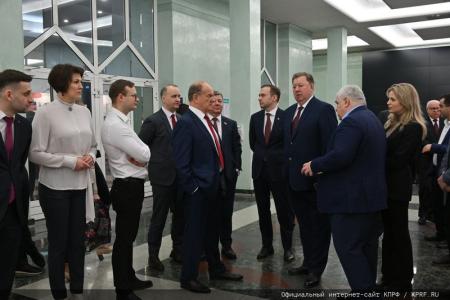 В стенах Государственной Думы по инициативе фракции коммунистов открывается выставка к 30-летию возрождения нашей партии