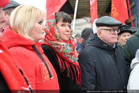 105-й юбилейный гуманитарный конвой от КПРФ ушел на Донбасс