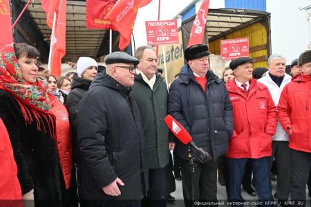 105-й юбилейный гуманитарный конвой от КПРФ ушел на Донбасс