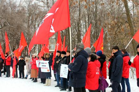 В Пензе прошла акция за снос памятника белочешским убийцам