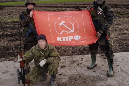 Мобилизованные из Тюмени подняли флаг КПРФ в зоне специальной военной операции