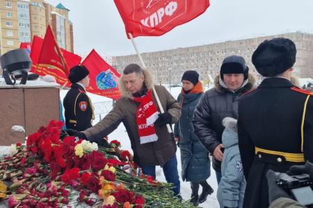 Ямальские коммунисты отпраздновали День Советской Армии и Военно-Морского Флота