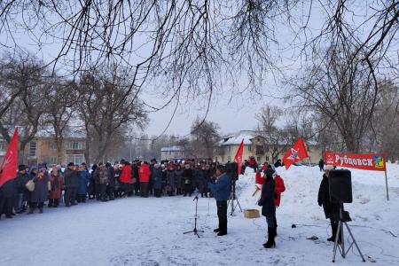 Алтайский край. Массовый митинг в Рубцовске против роста тарифов ЖКХ дал старт уличной протестной кампании в регионе