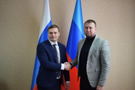 Глава Хакасии Валентин Коновалов находится в командировке в ЛНР: проведение рабочих встреч с первыми лицами, гуманитарная миссия