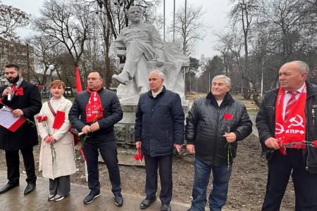 В Крыму прошел митинг, посвященный 30-летию возрождения Компартии