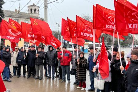 В Крыму прошел митинг, посвященный 30-летию возрождения Компартии