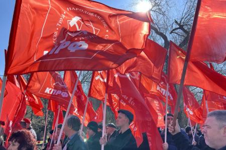 В Крыму состоялся праздничный митинг КПРФ, посвящённый Дню Советской Армии и Военно-Морского флота