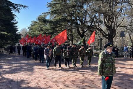 В Крыму состоялся праздничный митинг КПРФ, посвящённый Дню Советской Армии и Военно-Морского флота