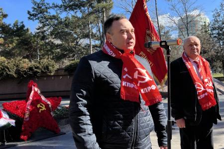В Крыму состоялся праздничный митинг КПРФ, посвящённый Дню Советской Армии и Военно-Морского флота