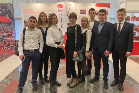 Студенты МГУ посетили выставку, посвящённую 30-летию возрождения КПРФ