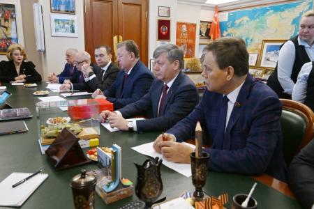 Депутаты КПРФ в Госдуме встретились с министром И.Э. Файзуллиным и посетили выставку, посвященную 30-летию возрождения нашей партии