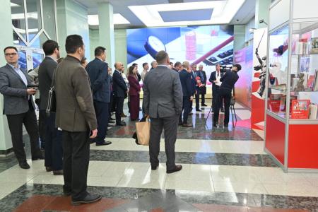 Депутаты КПРФ в Госдуме встретились с министром И.Э. Файзуллиным и посетили выставку, посвященную 30-летию возрождения нашей партии