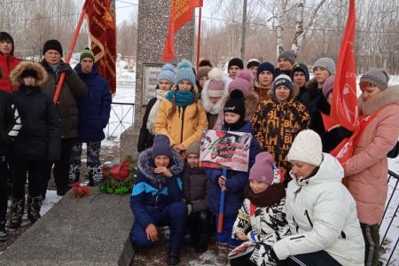 Коммунисты отпраздновали 101-ю годовщину Победы Народно-революционной Армии на сопке Июнь-Корань под Волочаевкой
