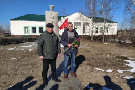 Как запорожские коммунисты восстановили памятник Чапаеву