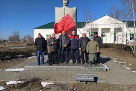 Как запорожские коммунисты восстановили памятник Чапаеву