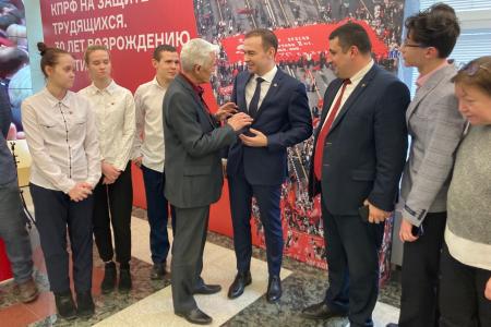 Комсомольцы и коммунисты Калужской области посетили выставку, посвящённую 30-летию КПРФ в Государственной Думе