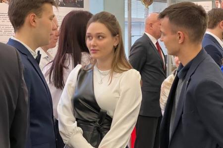 Комсомольцы городских округов Балашиха и Жуковский Московской области посетили выставку «Тридцать лет возрождению партии КПРФ» в Госдуме