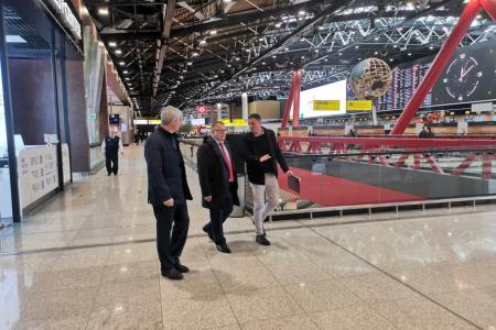 Руководитель фракции КПРФ в Московской областной Думе Александр Наумов посетил с рабочим визитом международный аэропорт Шереметьево