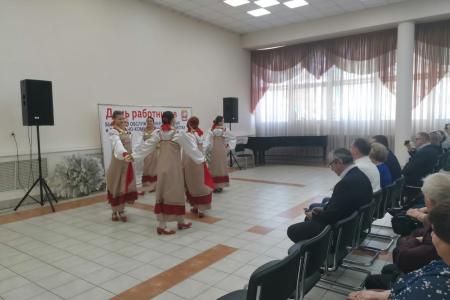 Руководитель фракции КПРФ в Мособлдуме Александр Наумов поздравил с праздником работников ЖКХ Можайского городского округа