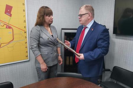Руководитель фракции КПРФ в Московской областной Думе Александр Наумов посетил с рабочим визитом международный аэропорт Шереметьево