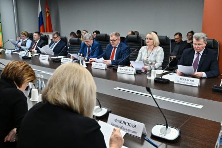 По инициативе фракции КПРФ, в Мособлдуме, прошёл круглый стол, посвящённый проблемам социальной защиты многодетных семей в Подмосковье