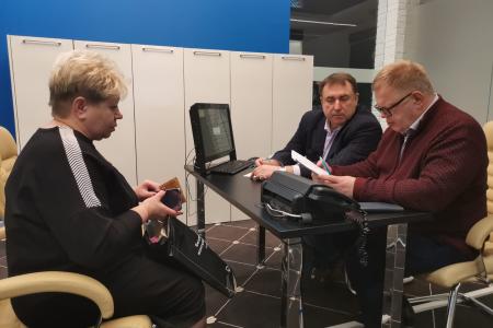 Руководитель фракции КПРФ в Московской областной Думе Александр Наумов провел приём граждан в Ступино