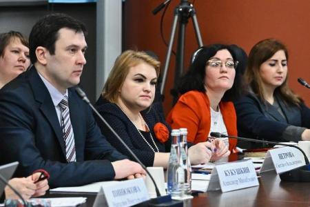 По инициативе фракции КПРФ, в Мособлдуме, прошёл круглый стол, посвящённый проблемам социальной защиты многодетных семей в Подмосковье