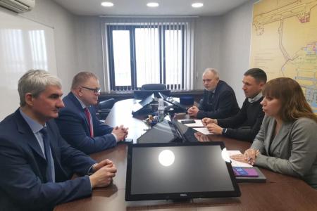 Руководитель фракции КПРФ в Московской областной Думе Александр Наумов посетил с рабочим визитом международный аэропорт Шереметьево