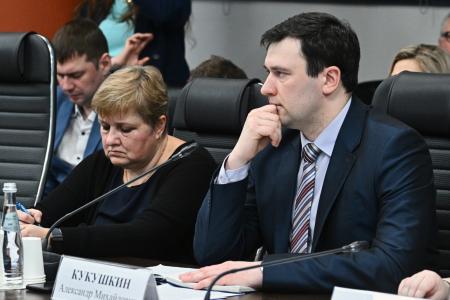 По инициативе фракции КПРФ, в Мособлдуме, прошёл круглый стол, посвящённый проблемам социальной защиты многодетных семей в Подмосковье
