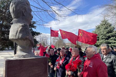 В День памяти И.В. Сталина в Белореченске прошла совместная акция коммунистов Краснодарского края и Республики Адыгея