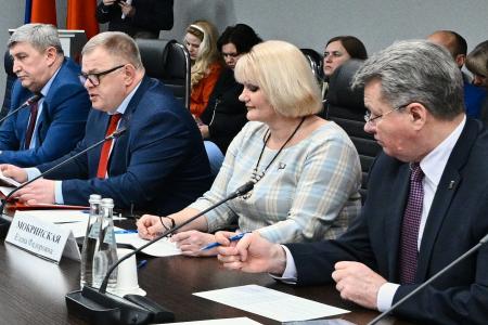 По инициативе фракции КПРФ, в Мособлдуме, прошёл круглый стол, посвящённый проблемам социальной защиты многодетных семей в Подмосковье